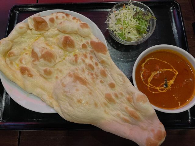 最近のランチをご紹介します🍴✨
北浜駅5番出口からすぐにある『インド料理居酒屋 タラキッチン 北浜店』さんです☺️ オフィスセットをいただいたのですが、ナンの大きさにビックリです😳💕 しかもランチセットを頼んだ際は、ご飯とナンがおかわり自由との事でとてもお腹いっぱいになります‼︎

#株式会社マリアス #mareasjapan #不動産 #不動産投資 #マンション投資 #賃貸管理 #沖縄 #リゾート #リゾート開発 #沖縄別荘 #leceb #北浜ランチ #カレー