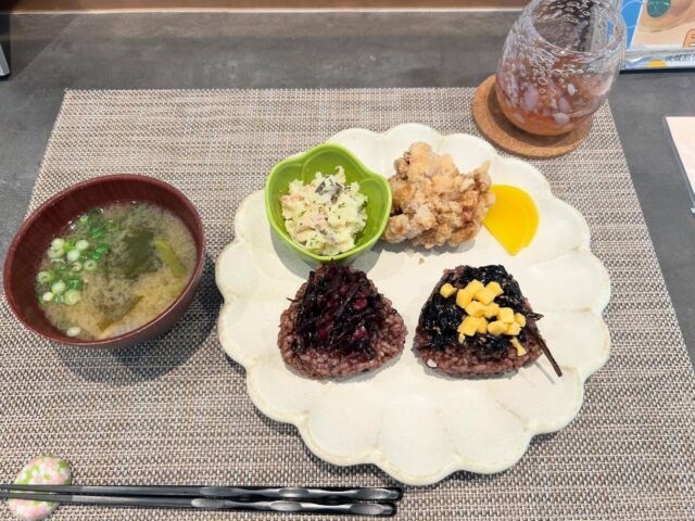 最近のランチをご紹介します🍽️
北浜駅から徒歩3分のところにある「mitoho」さんです‼︎
ランチセットはおにぎりを2種類選ぶことができ、この季節はおでんもランチでいただくことができます🍙🍢
おにぎりは白米と玄米から選ぶことができ、具材も沢山あるので全部食べてみたいです😋

#株式会社マリアス#mareasjapan
#不動産#不動産投資#マンション投資
#賃貸管理#沖縄#リゾート#リゾート開発
#沖縄別荘#leceb