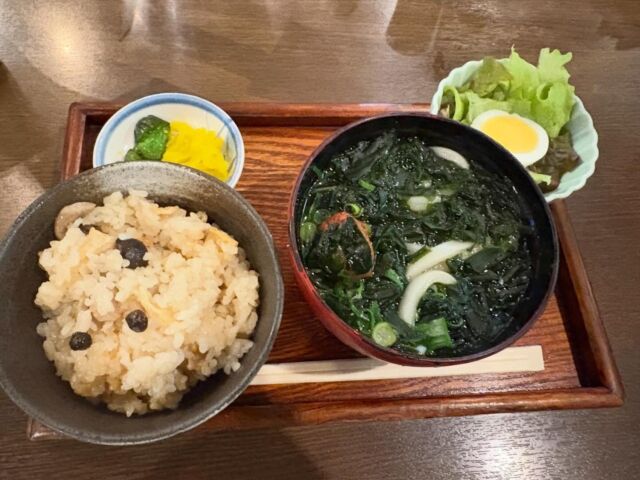 最近のランチをご紹介します🍽️

北浜中央ビル地下2階にある「白玉屋」さんに行きました‼︎
今回は梅わかめうどんとかやくご飯のミニ定食をいただきました😋
うどんもご飯も楽しめて、大満足でした🩷

#株式会社マリアス
#不動産投資
#賃貸管理
#沖縄リゾートリゾート開発
#沖縄別荘leceb