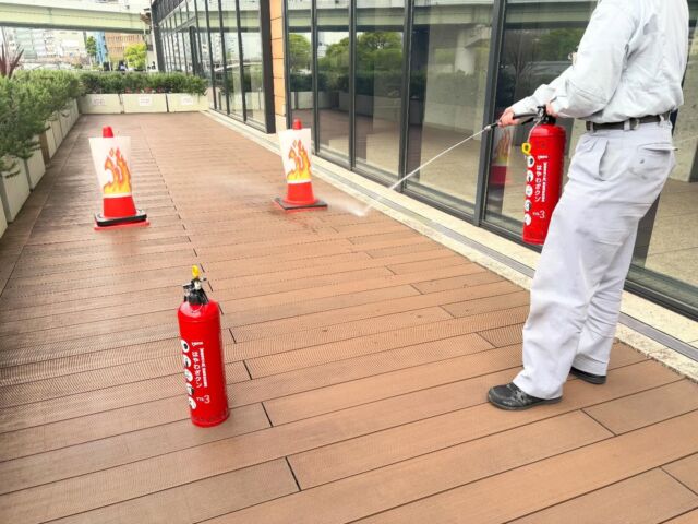 先日、弊社が入るビルの消防訓練に参加しました‼︎🔥
消化器やAEDの使い方を教えていただきました！
いざという時にスムーズに対応できるよう、消化器やAEDの保管場所や使い方をしっかりと確認しておこうと思いました😌

#株式会社マリアス
#不動産投資
#賃貸管理
#沖縄リゾートリゾート開発
#沖縄別荘leceb