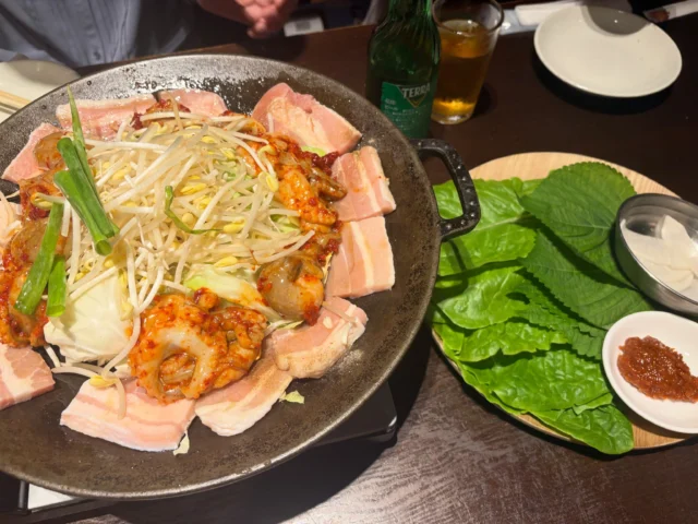 先日、７月生まれの社員のお祝いで韓国料理を食べに行きました‼︎🇰🇷
タコが入ったチュクミやナッコプセを注文しました🐙
辛さもあり、本格的な韓国料理が味わえて楽しかったです😊

#株式会社マリアス
#不動産投資
#賃貸管理
#沖縄リゾートリゾート開発
#沖縄別荘leceb