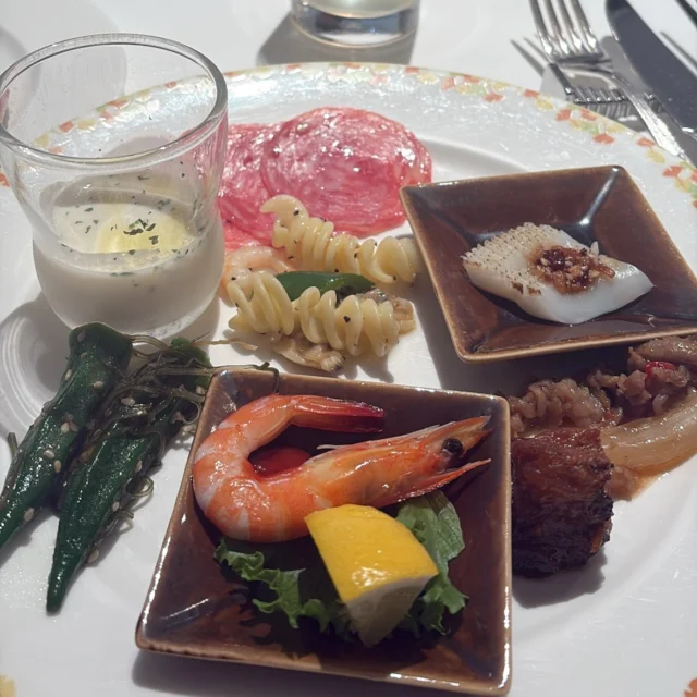 8月生まれの社員のお祝いで、
ホテル日航大阪の「カフェ　レストラン　セリーナ」
でランチブッフェを食べに行きました🍴
8月中は「スタミナ肉料理」のメニューだったので、スペアリブやローストポークなど、色々なお肉を食べることができました🍖❤️

#株式会社マリアス
#不動産投資
#賃貸管理
#沖縄リゾートリゾート開発
#沖縄別荘leceb